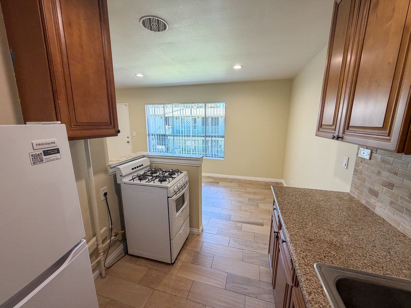 Anaheim Apartment: 2227 E. Westport Dr.