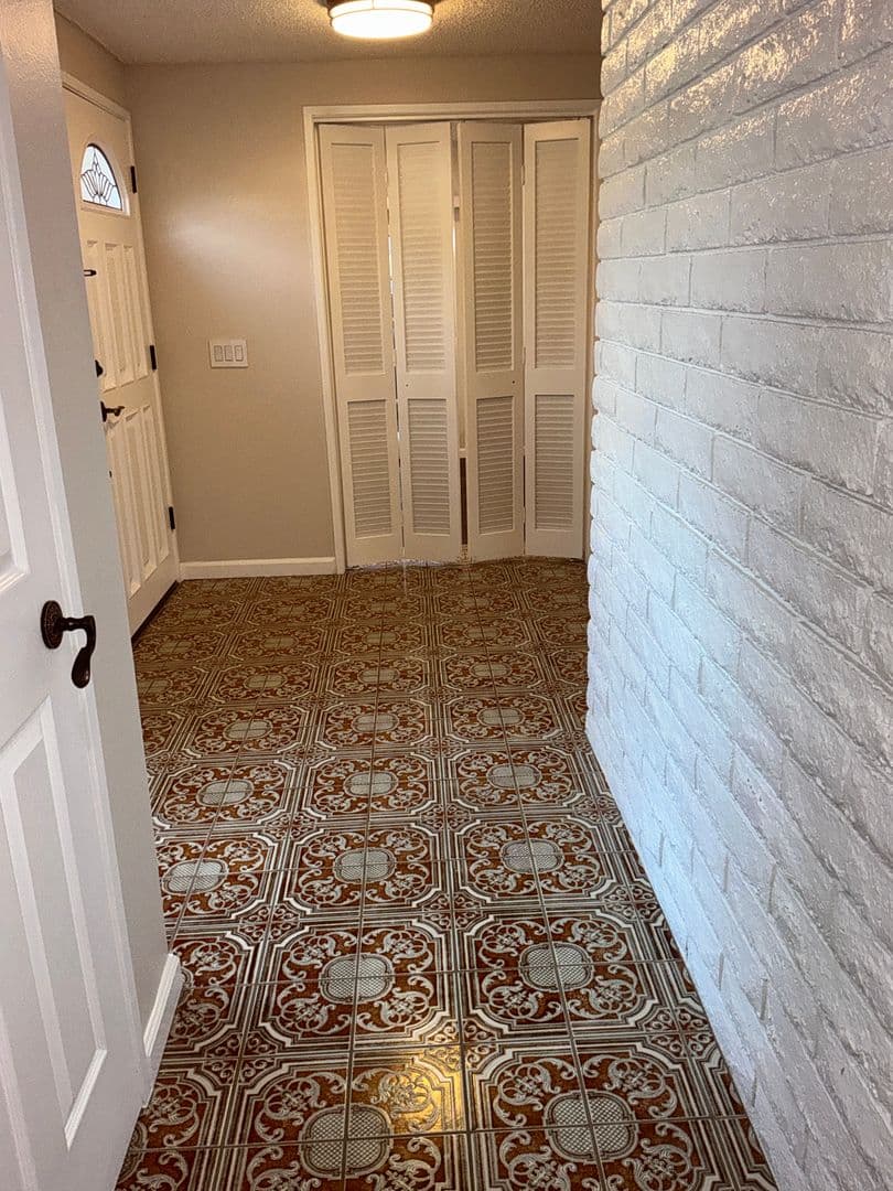 Fullerton House: 1930 Alto Lane