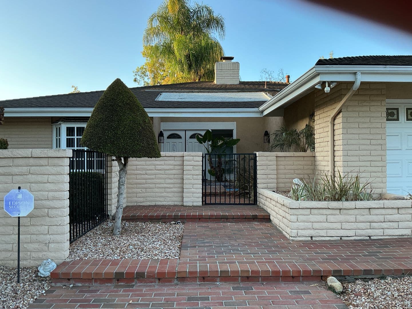 Fullerton House: 1930 Alto Lane