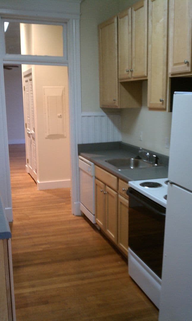 Richmond Apartment: 320 N. 25th St.