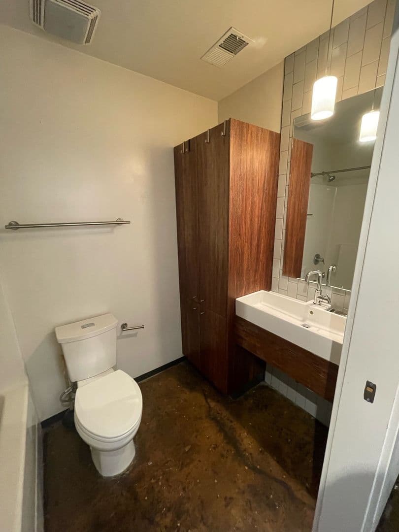 Richmond Apartment: 415 Oliver Hill Way