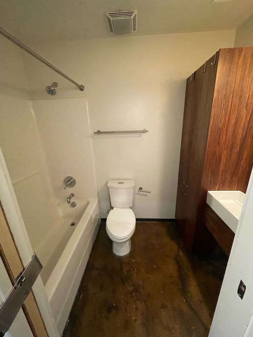 Richmond Apartment: 415 Oliver Hill Way