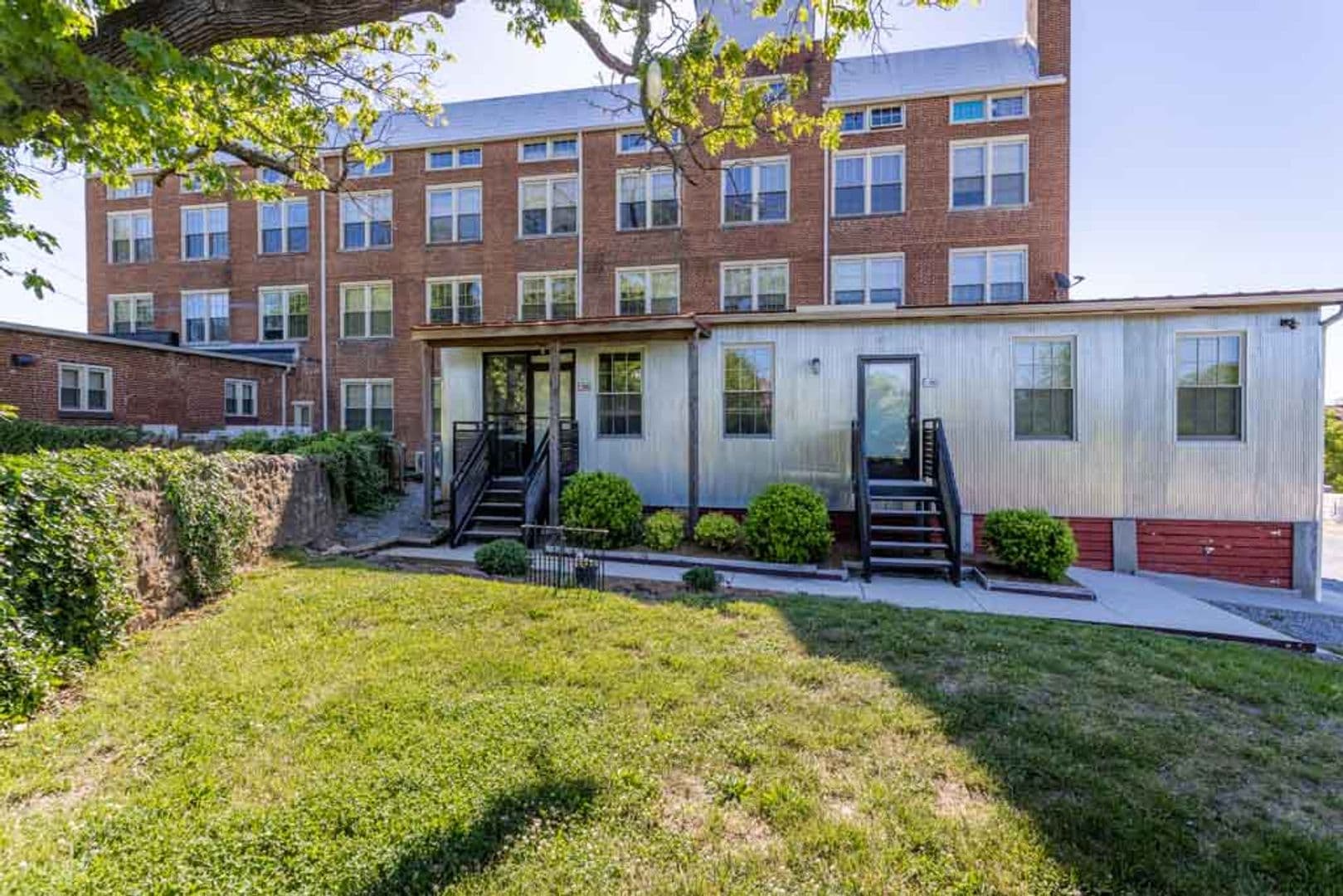 Bedford Apartment: 412 Jackson Street