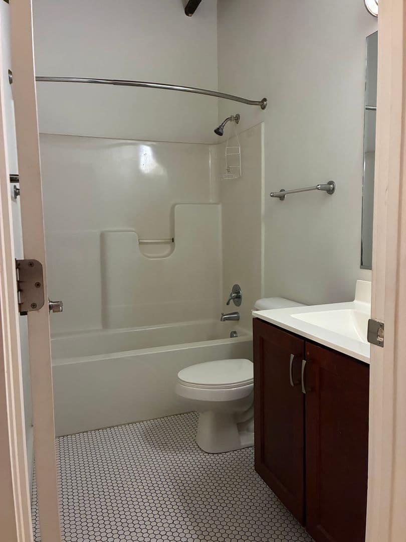 Petersburg Apartment: 219 E Bank St - Apt 214