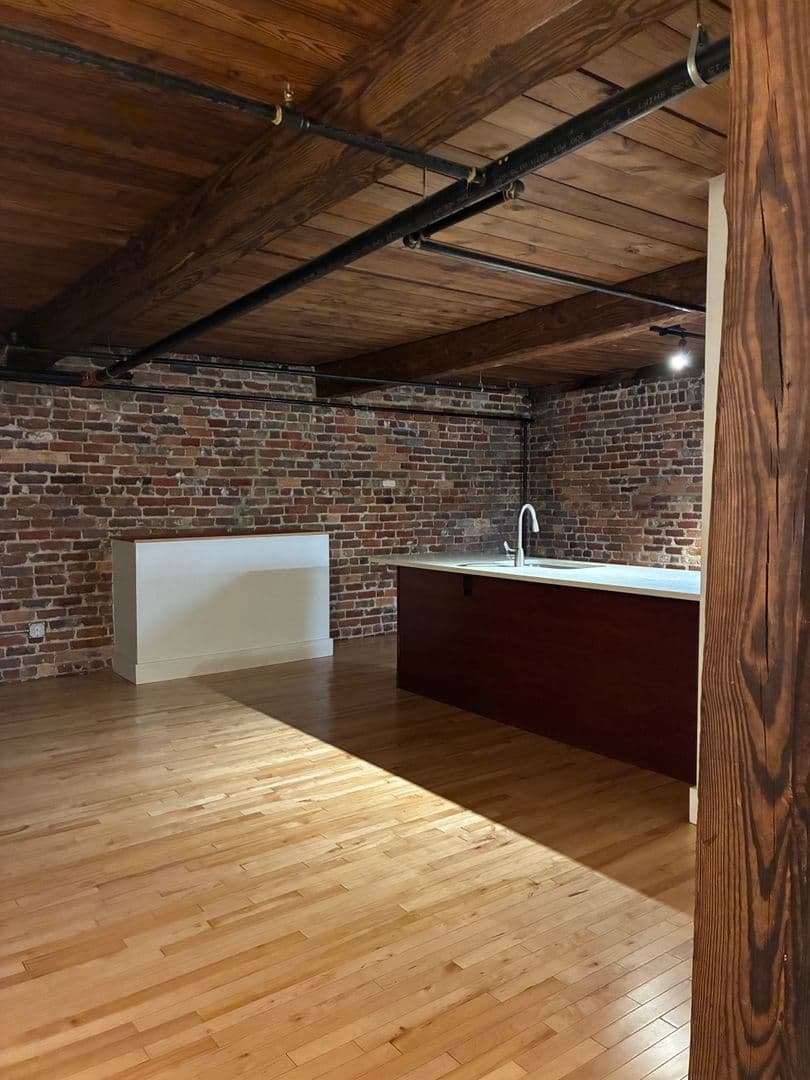 Petersburg Apartment: 219 E Bank St - Apt 202