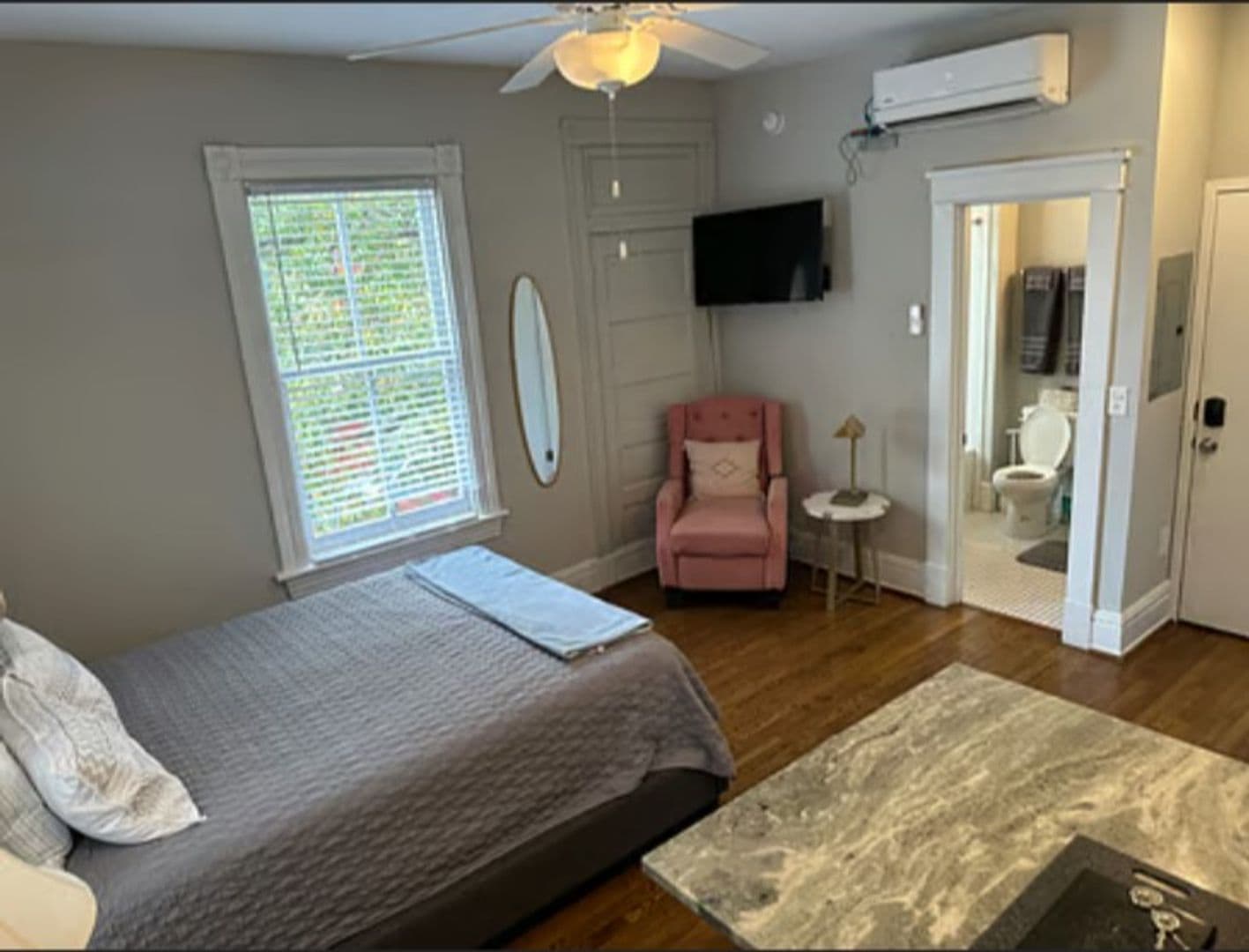 Richmond Apartment: 101 E Clay St