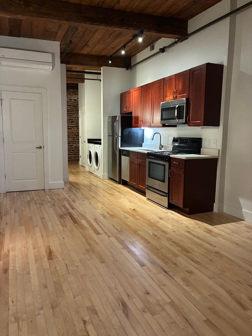 Petersburg Apartment: 219 E Bank St - Apt 215
