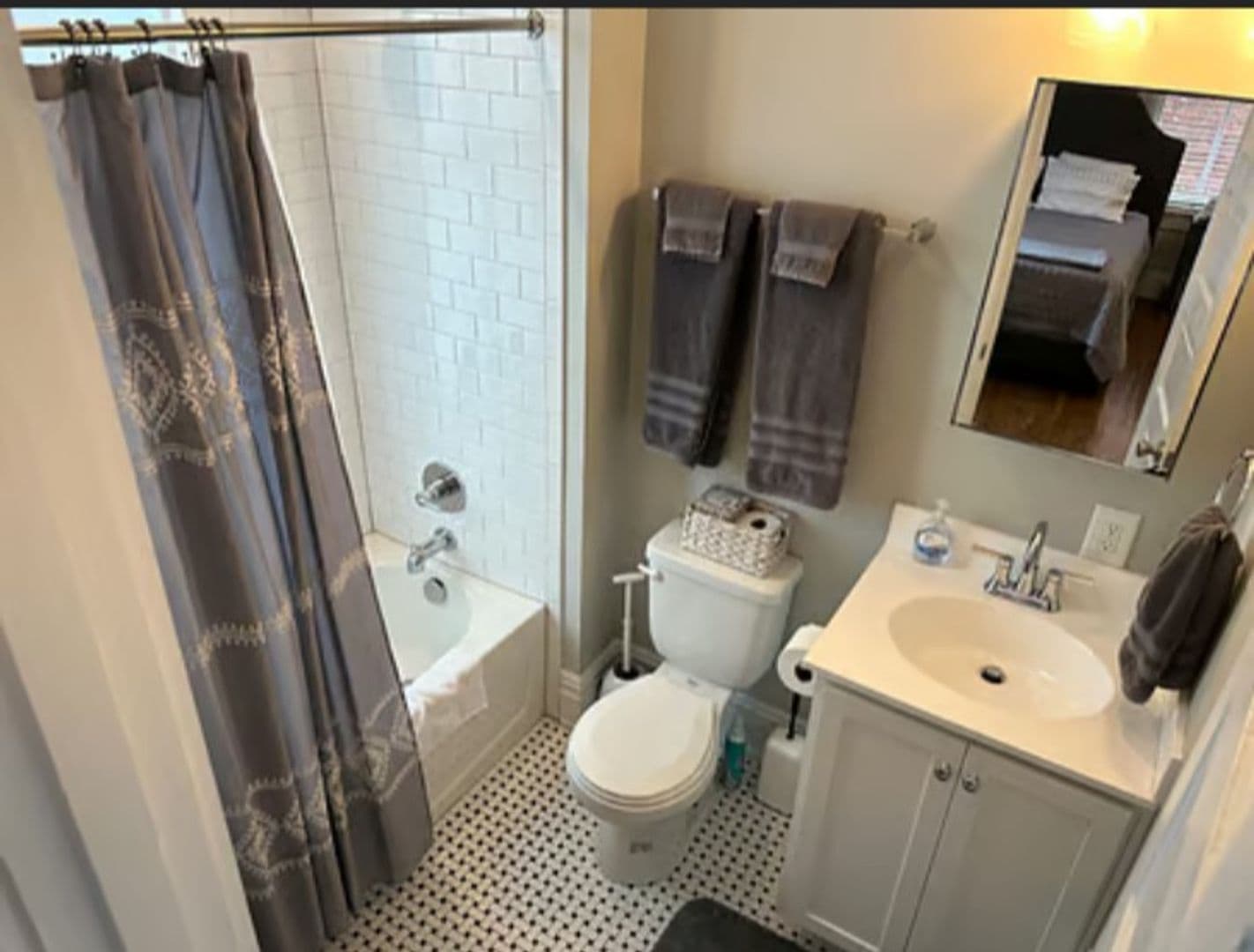 Richmond Apartment: 101 E Clay St