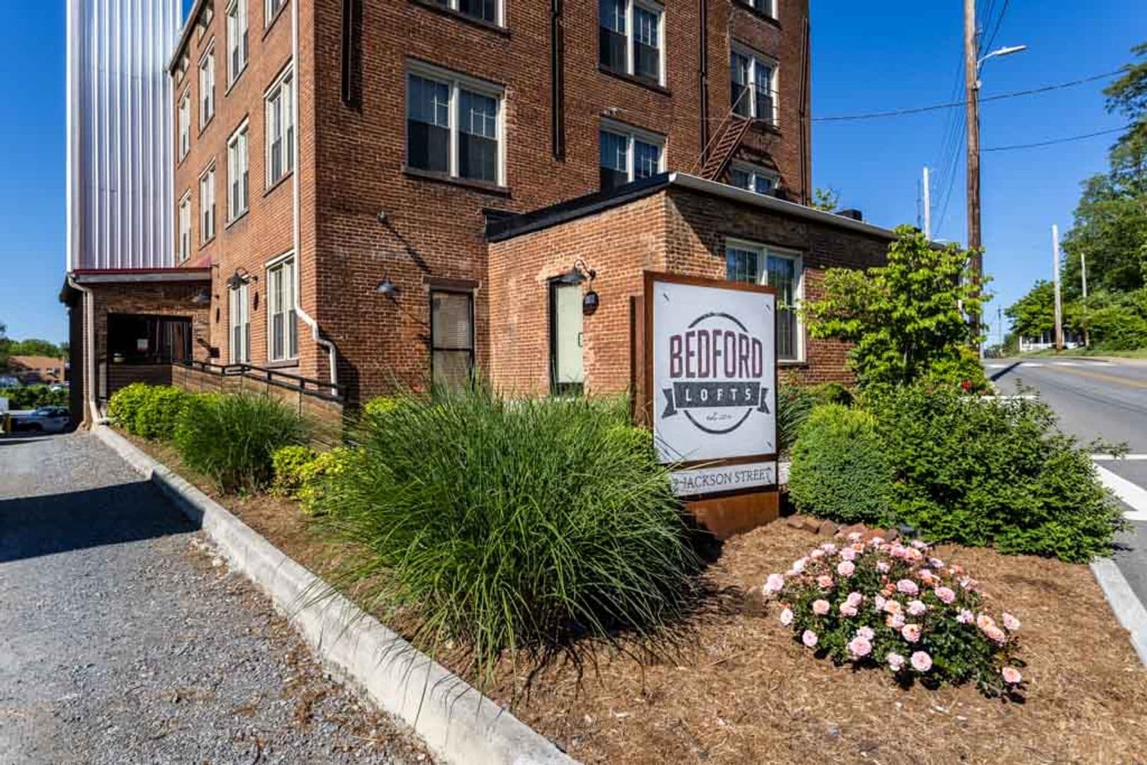 Bedford Apartment: 412 Jackson Street