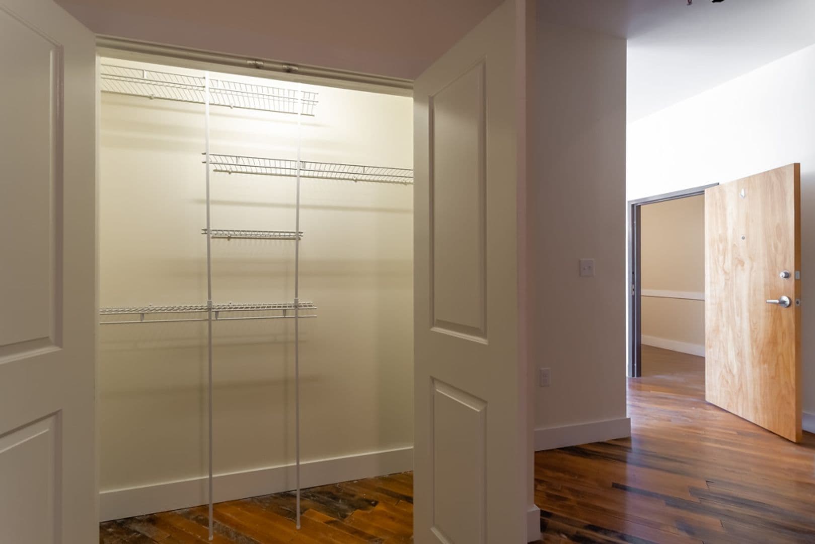 Bedford Apartment: 412 Jackson Street