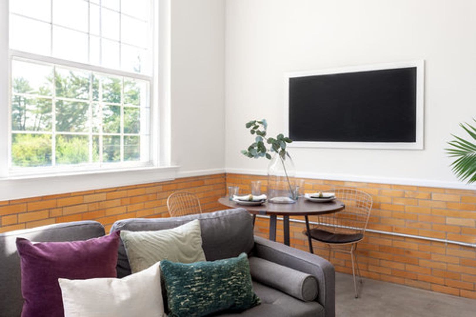 Vinton Apartment: 100 Highland Road
