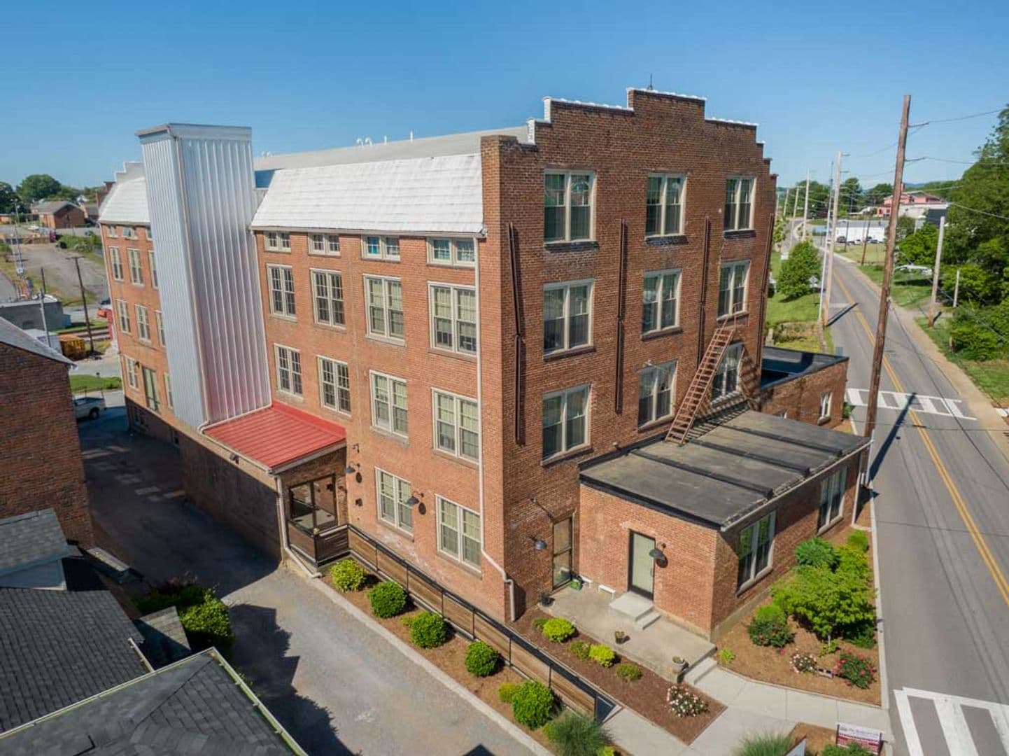 Bedford Apartment: 412 Jackson Street