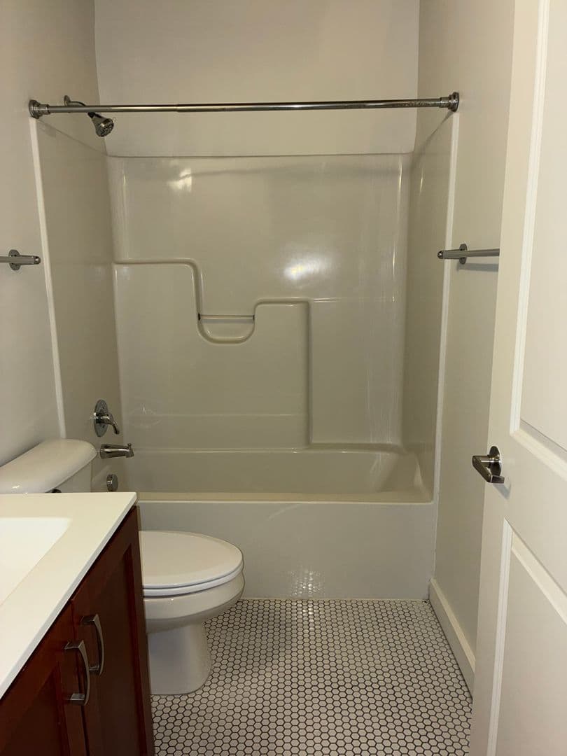 Petersburg Apartment: 219 E Bank St - Apt 215