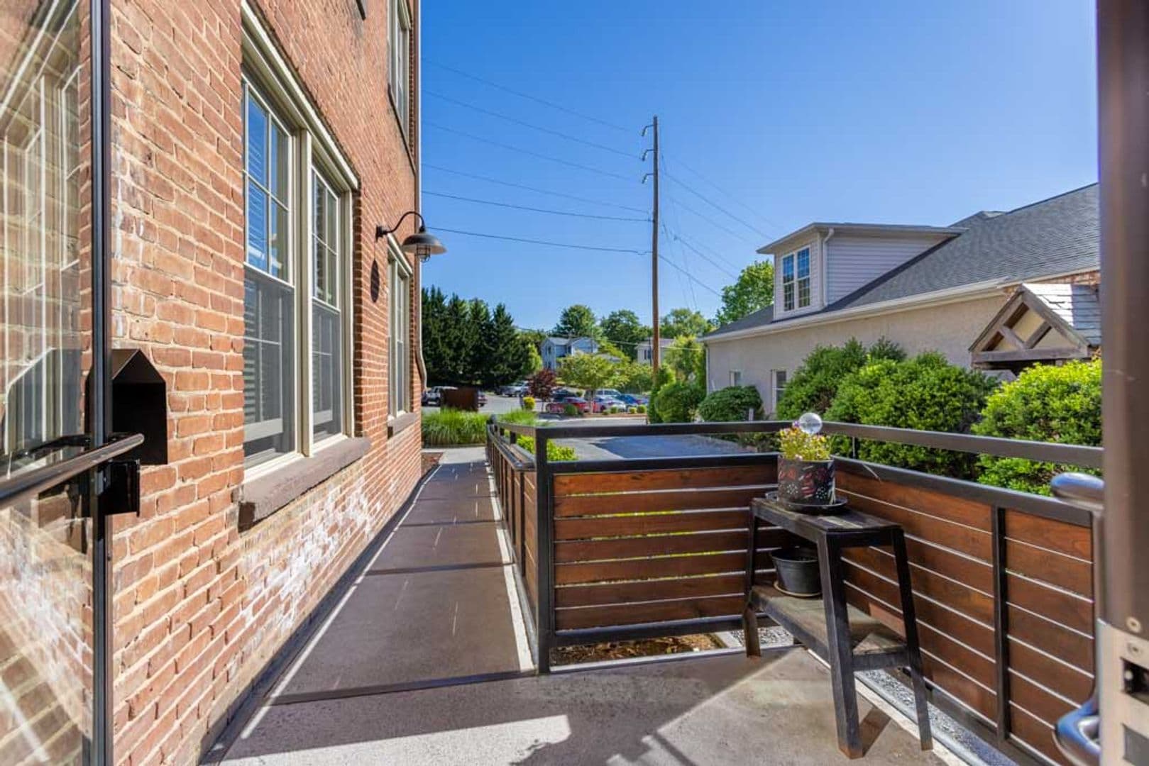 Bedford Apartment: 412 Jackson Street