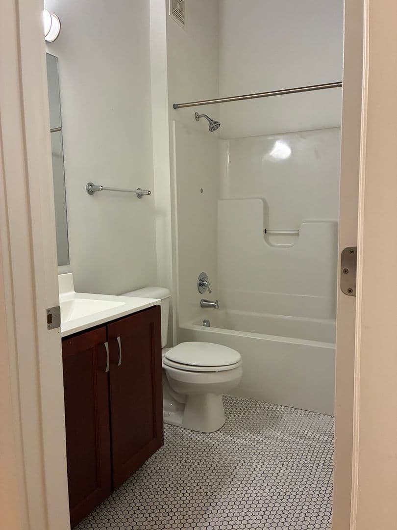 Petersburg Apartment: 219 E Bank St - Apt 207