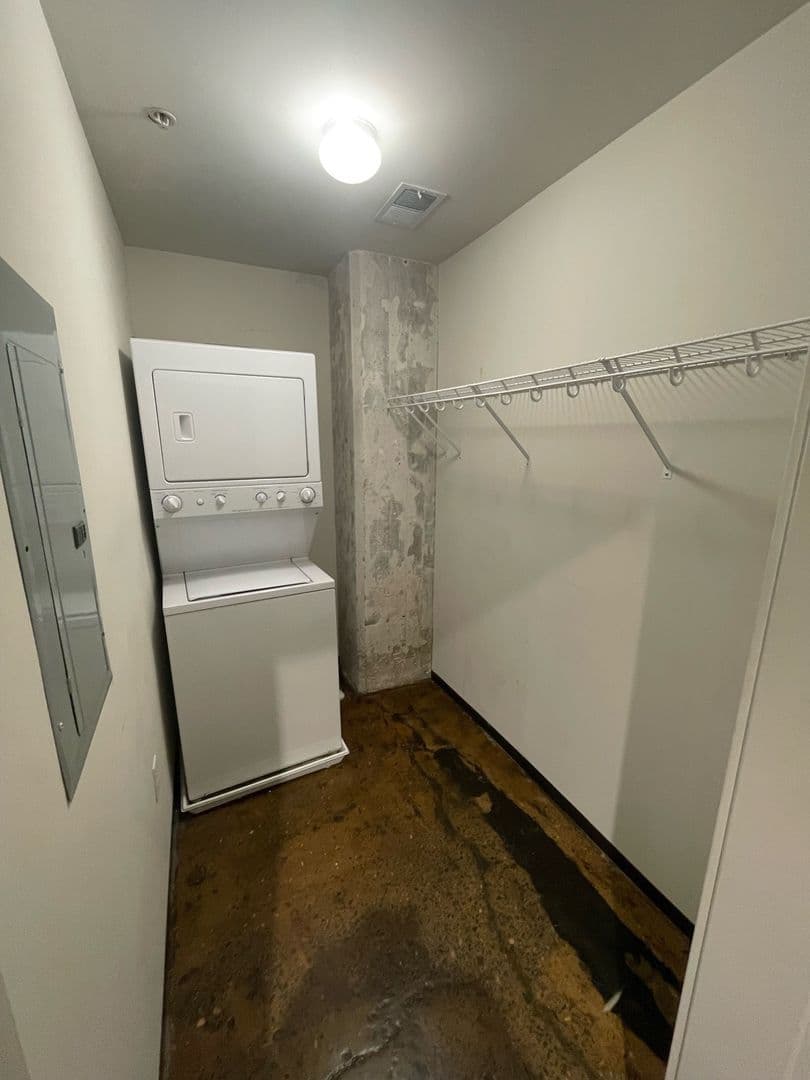 Richmond Apartment: 415 Oliver Hill Way