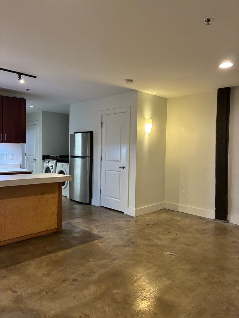Petersburg Apartment: 219 E Bank St - Apt 131