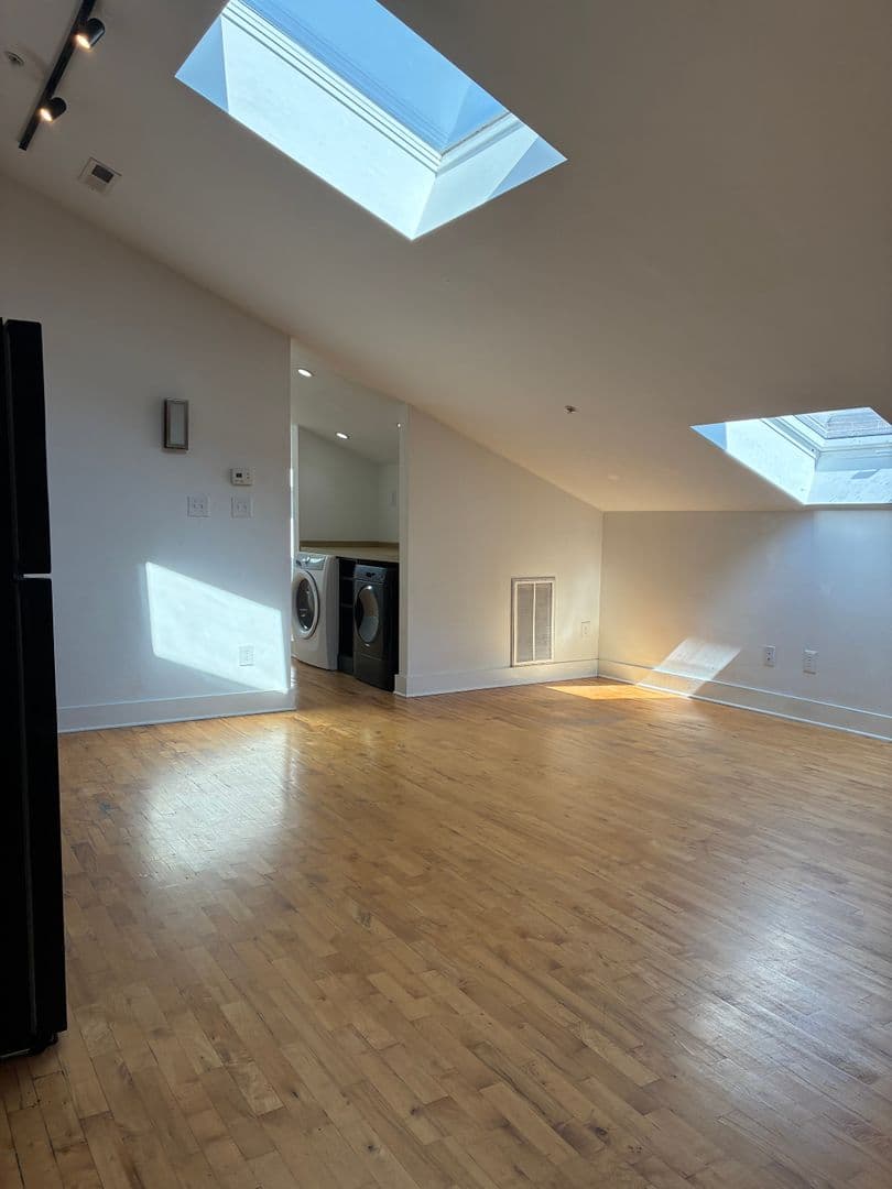 Petersburg Apartment: 215 E Bank St