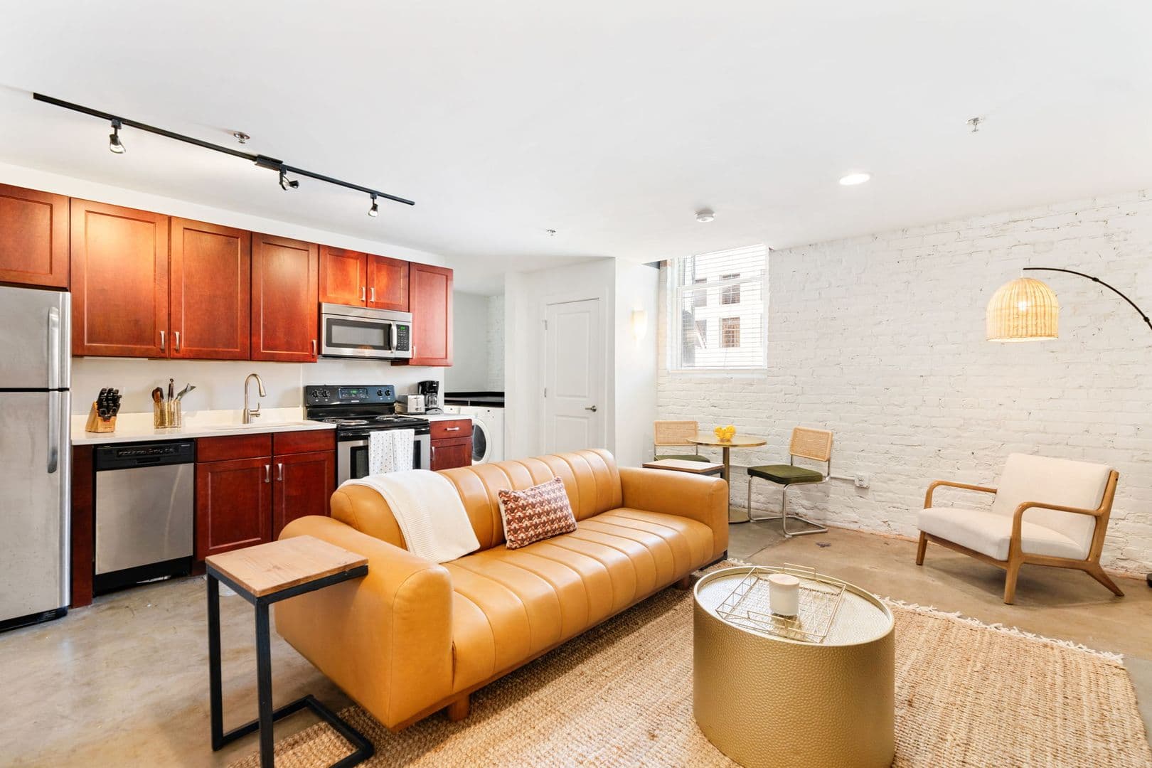 Petersburg Apartment: 219 E Bank St - Apt 207