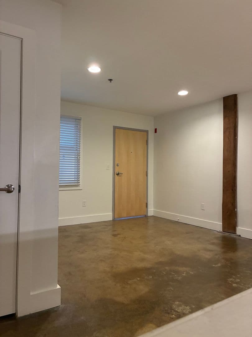 Petersburg Apartment: 219 E Bank St - Apt 118