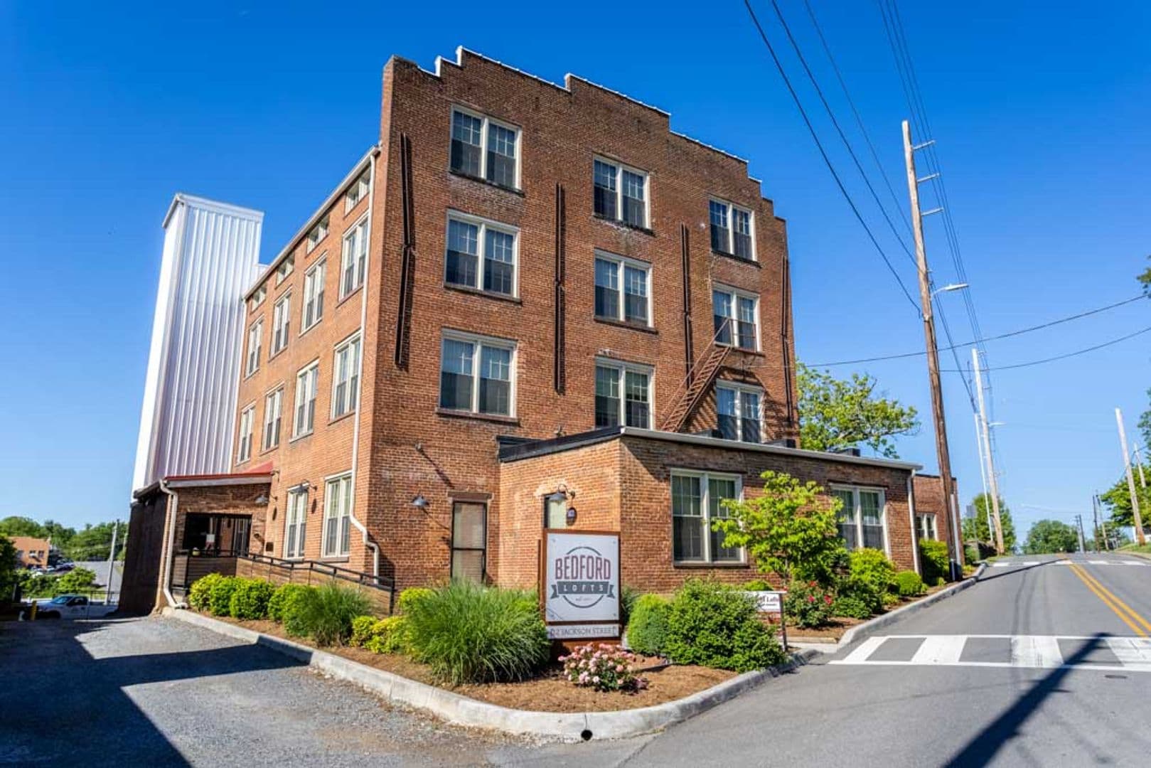 Bedford Apartment: 412 Jackson Street