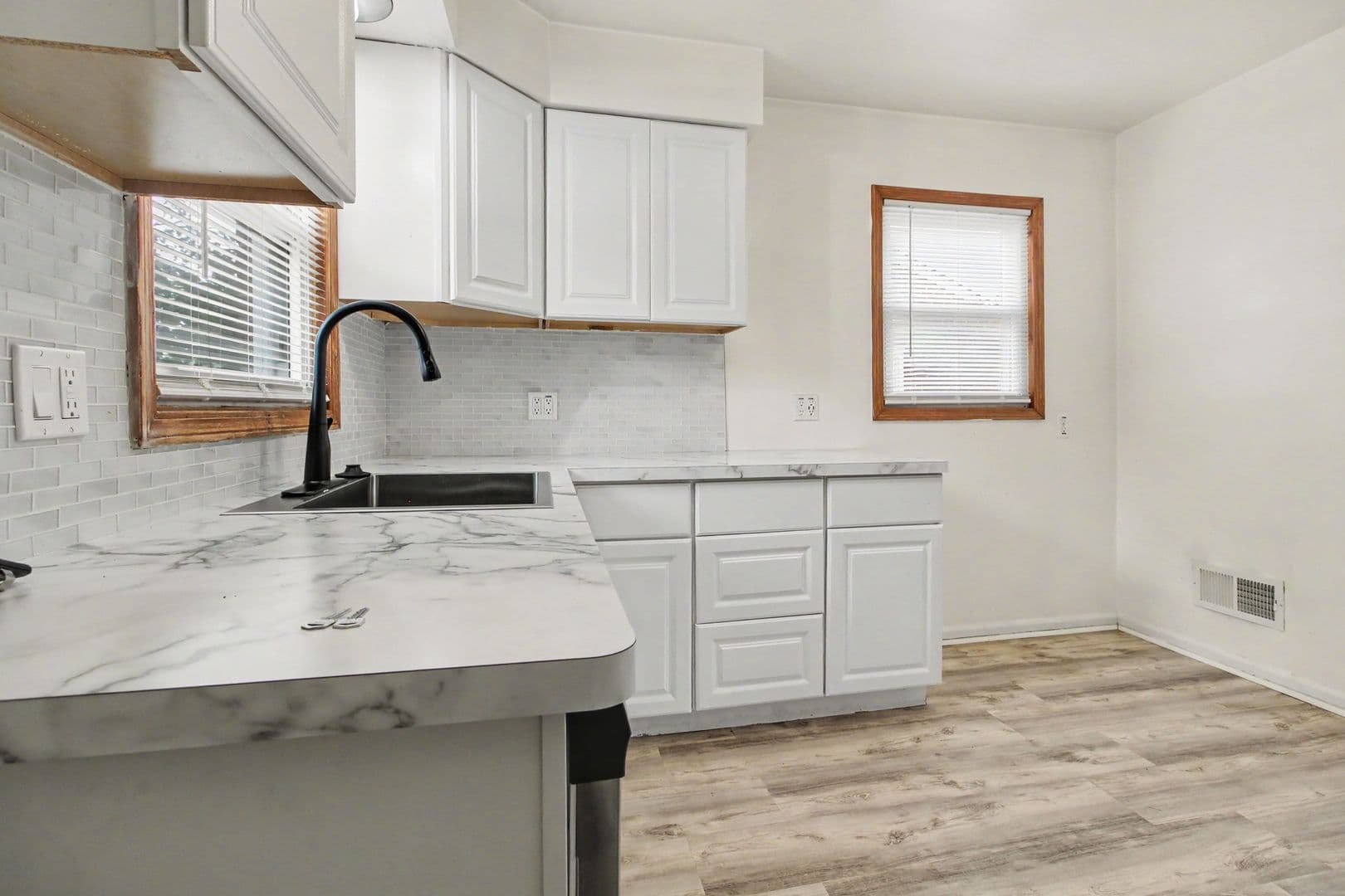 LIVONIA House: 29138 HATHAWAY ST.