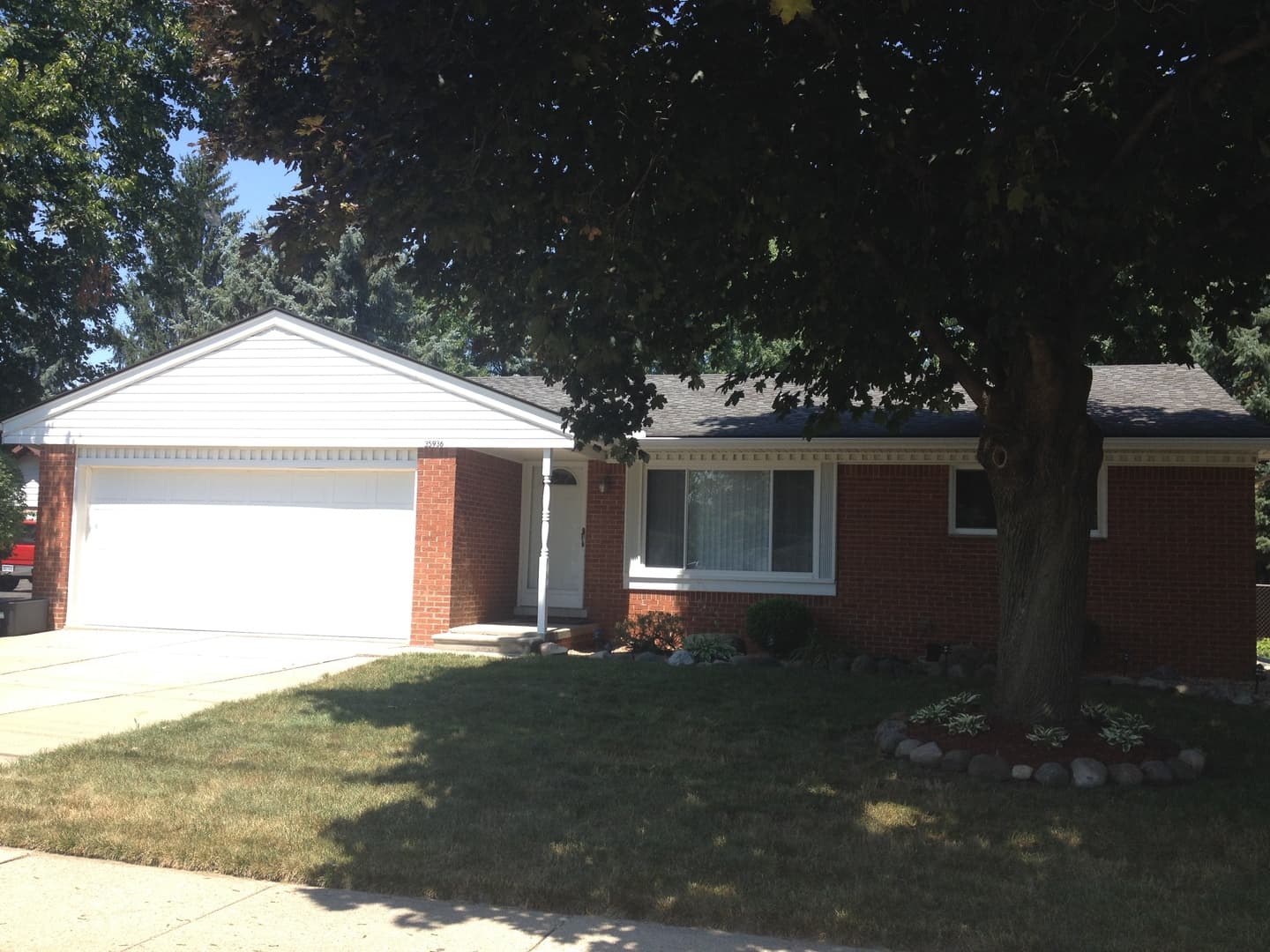 LIVONIA House: 35936 JOY RD