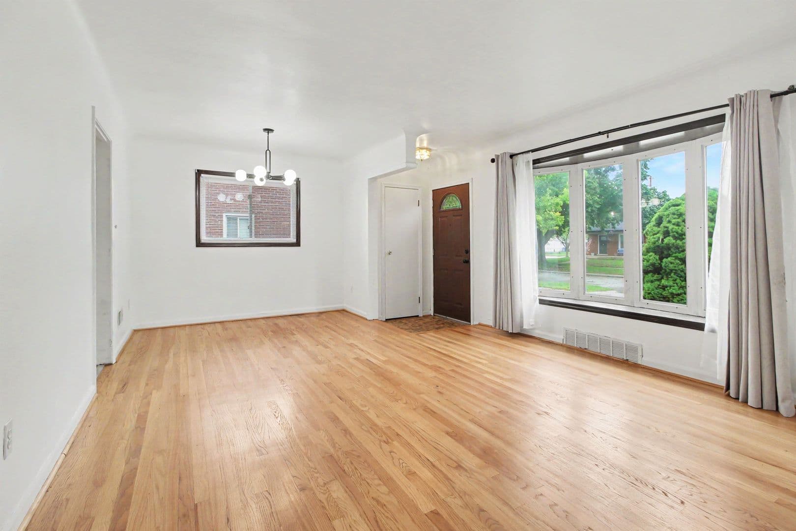 LIVONIA House: 29138 HATHAWAY ST.