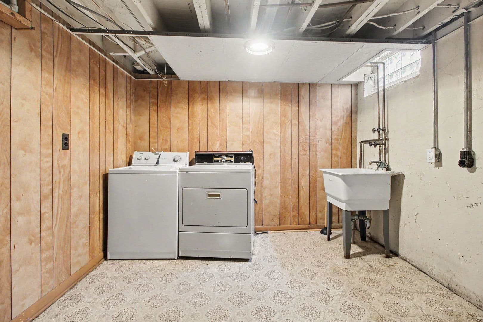 LIVONIA House: 29138 HATHAWAY ST.