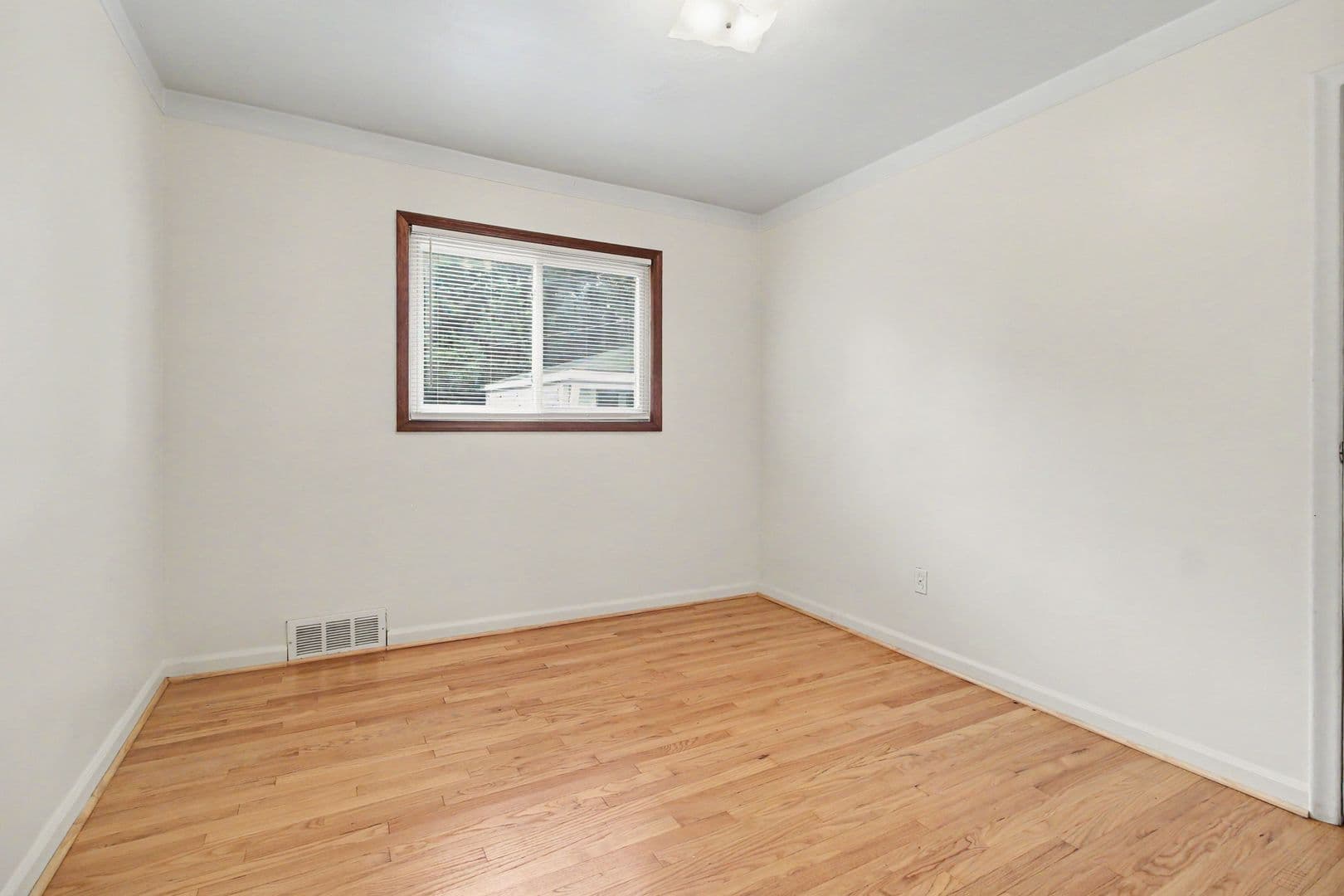 LIVONIA House: 29138 HATHAWAY ST.