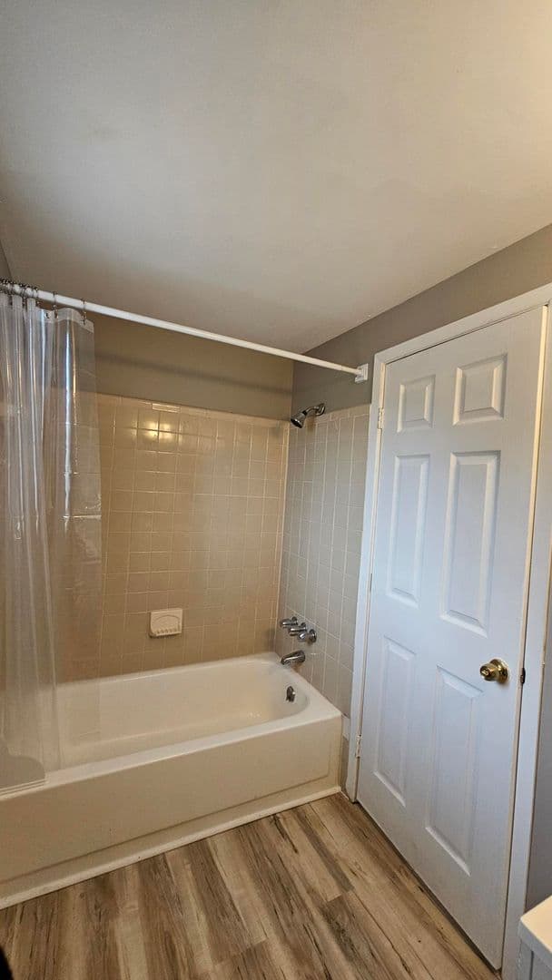CANTON Apartment: 2050 N. SHELDON