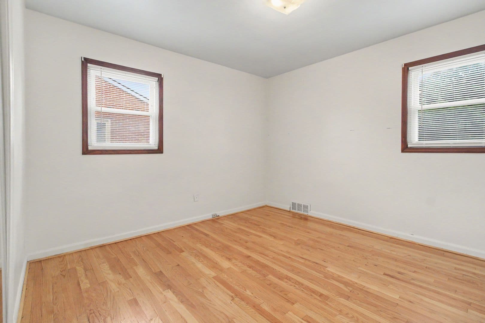 LIVONIA House: 29138 HATHAWAY ST.