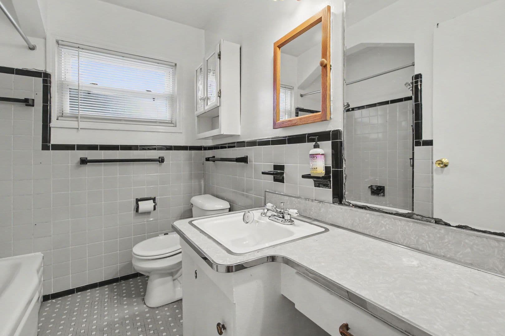 LIVONIA House: 29138 HATHAWAY ST.