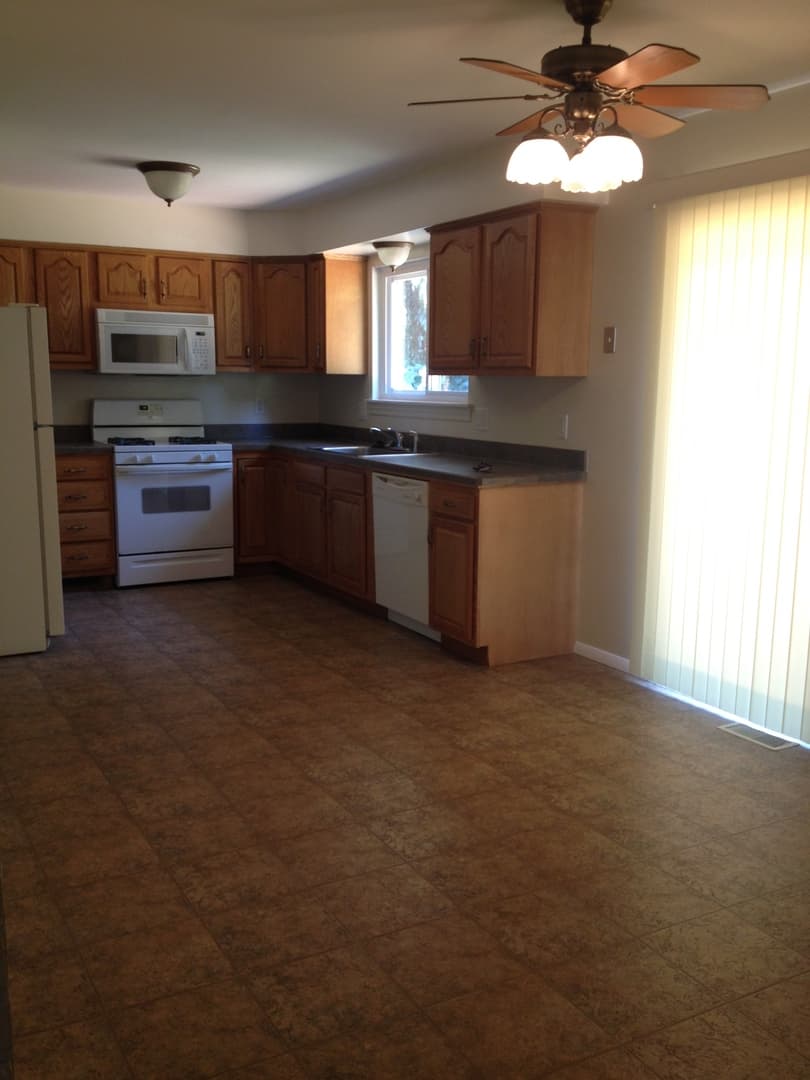 LIVONIA House: 35936 JOY RD