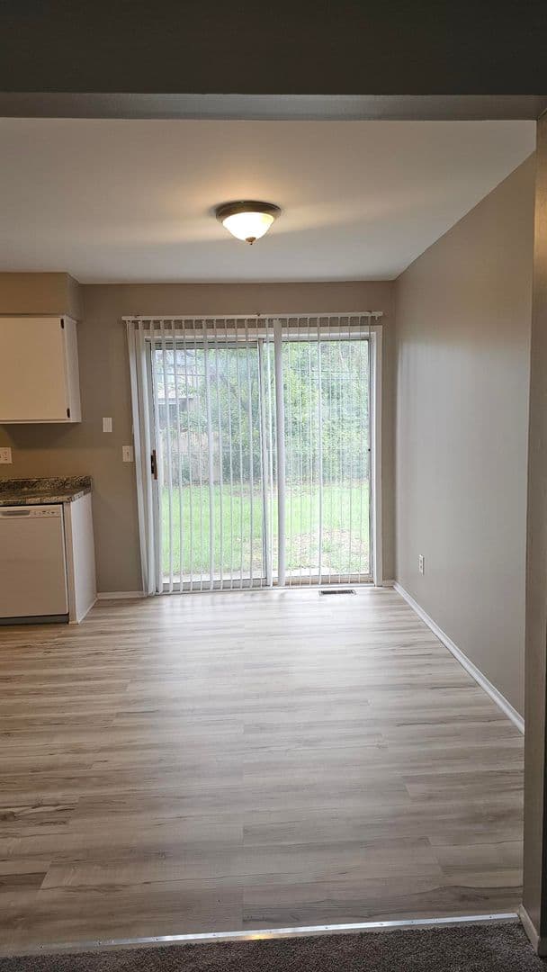 CANTON Apartment: 2050 N. SHELDON