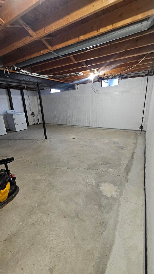 CANTON Apartment: 2050 N. SHELDON