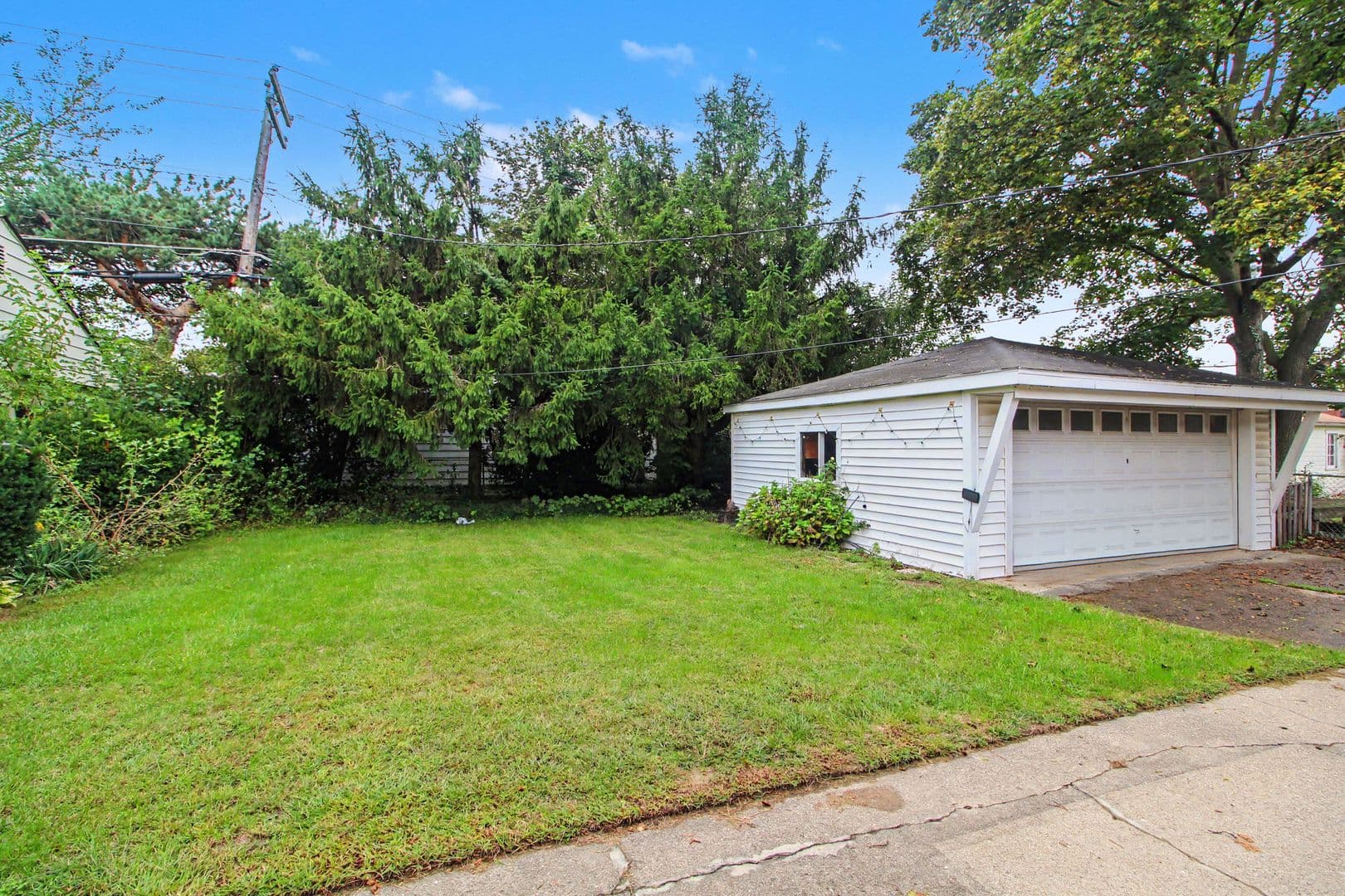 LIVONIA House: 29138 HATHAWAY ST.