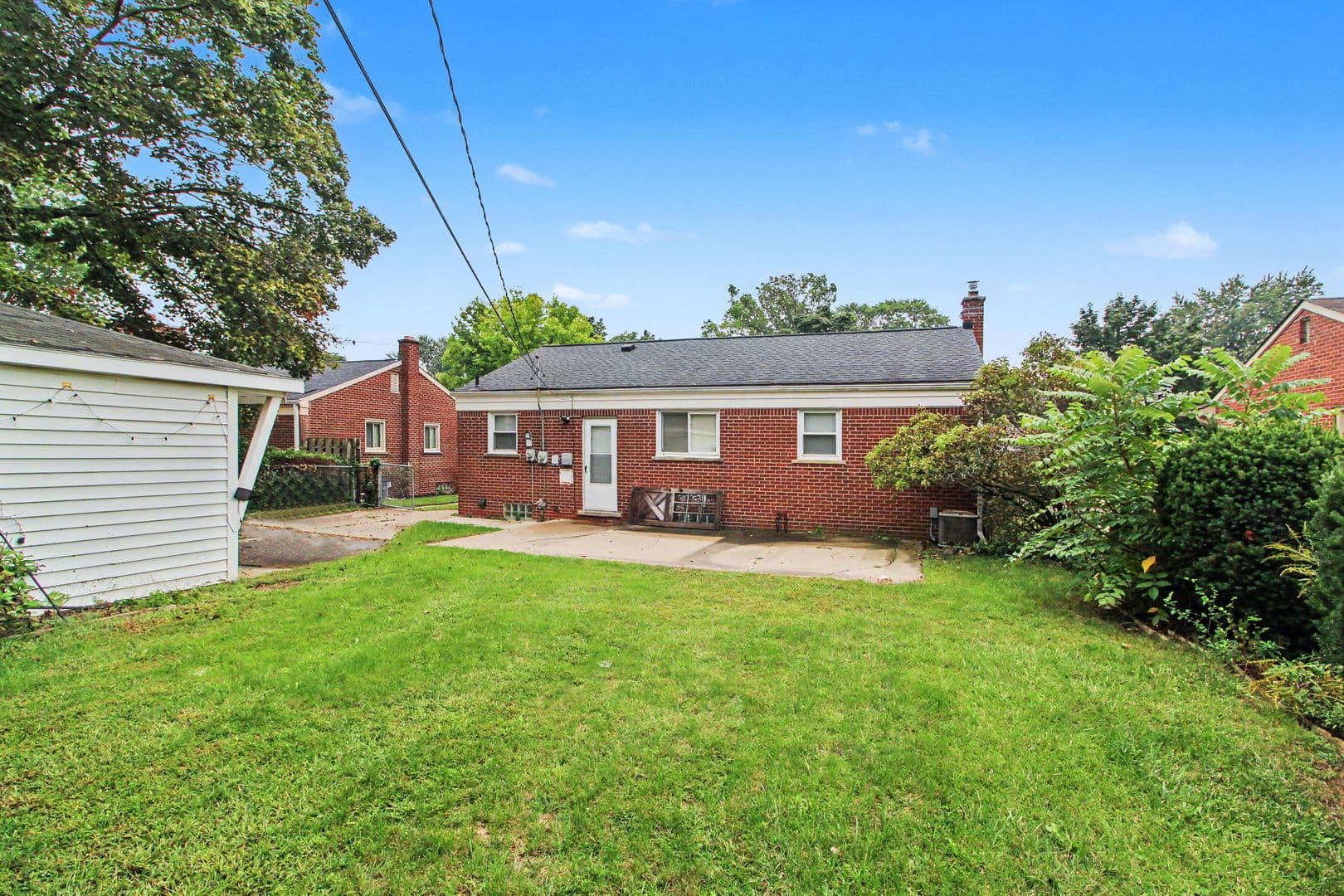 LIVONIA House: 29138 HATHAWAY ST.