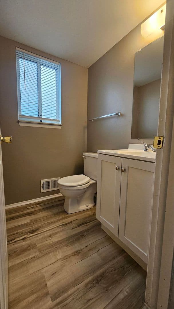 CANTON Apartment: 2050 N. SHELDON