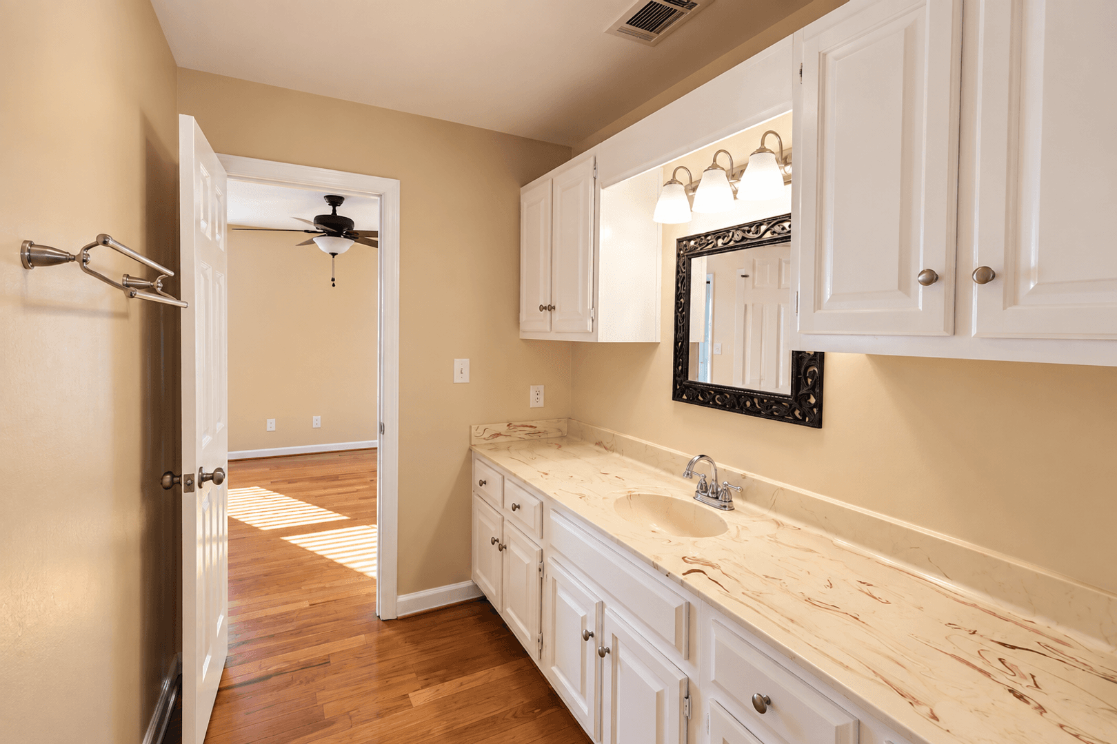 Rome Apartment: 311 E 2nd Ave