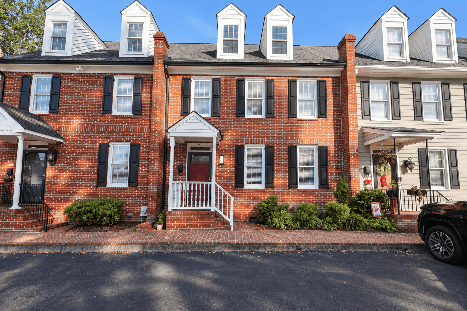 Rome Apartment: 311 E 2nd Ave