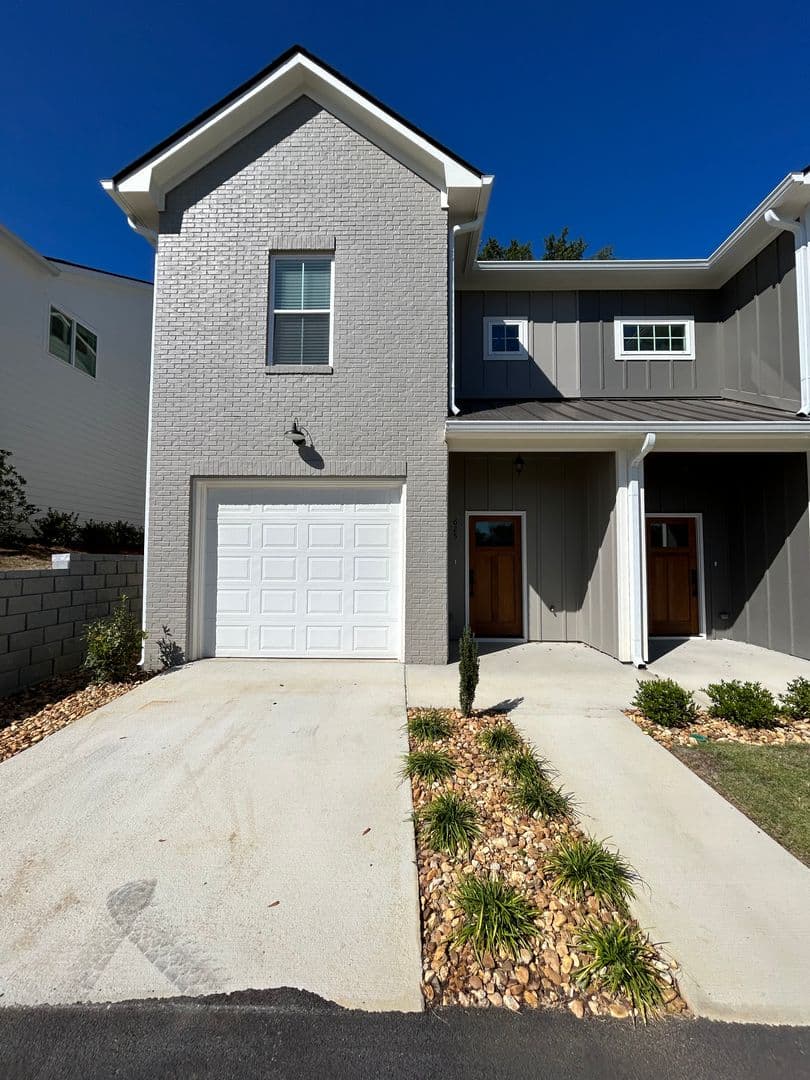 Rome Townhome: 625 E 3rd St Unit 11