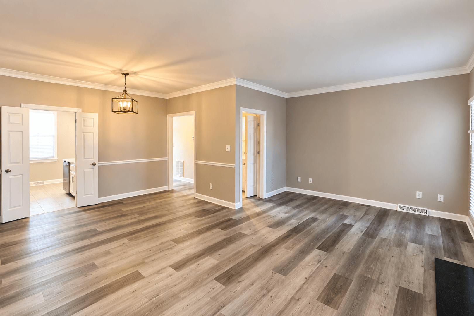 Rome Apartment: 311 E 2nd Ave