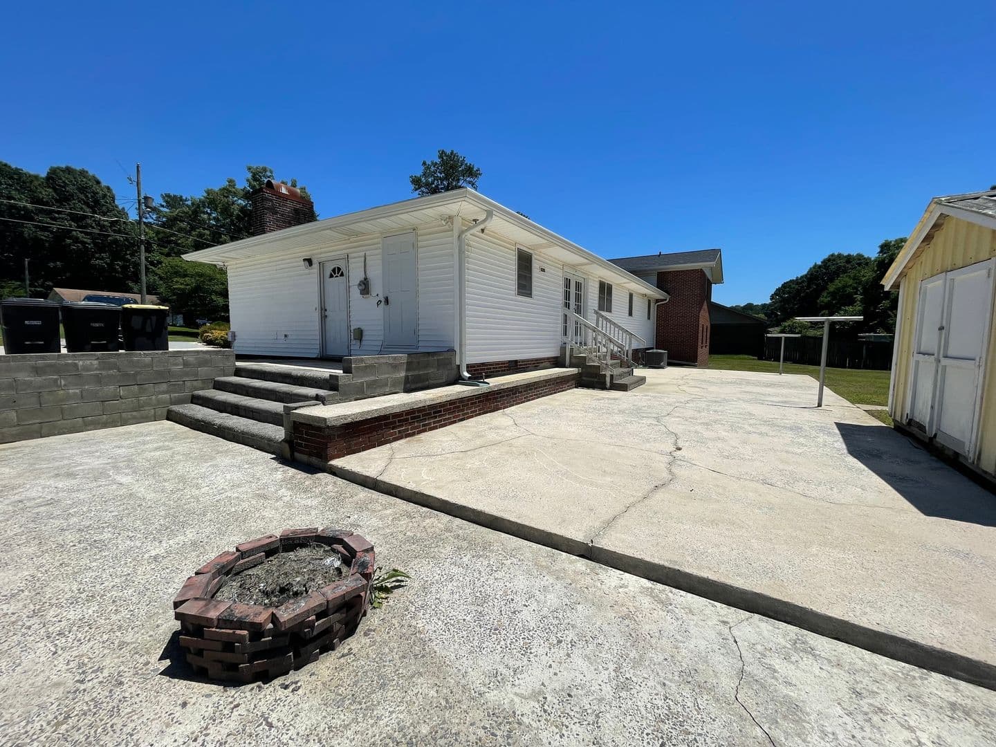 Rome House: 51 Lyons Dr NW