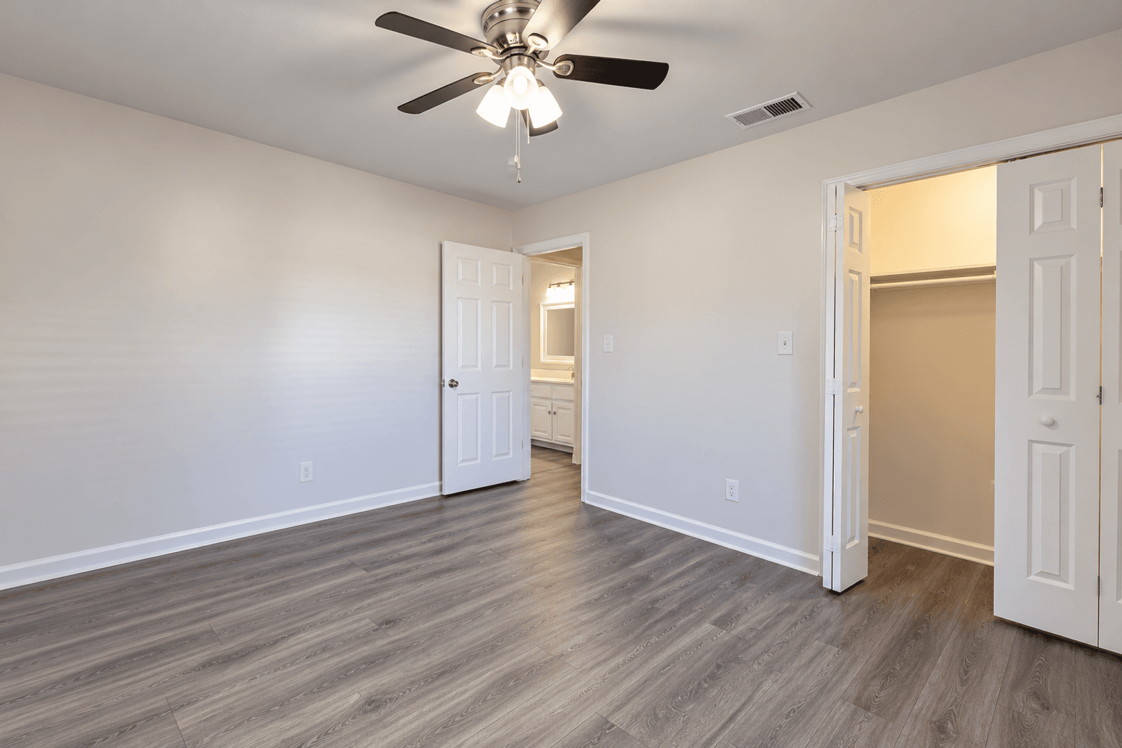 Rome Apartment: 311 E 2nd Ave