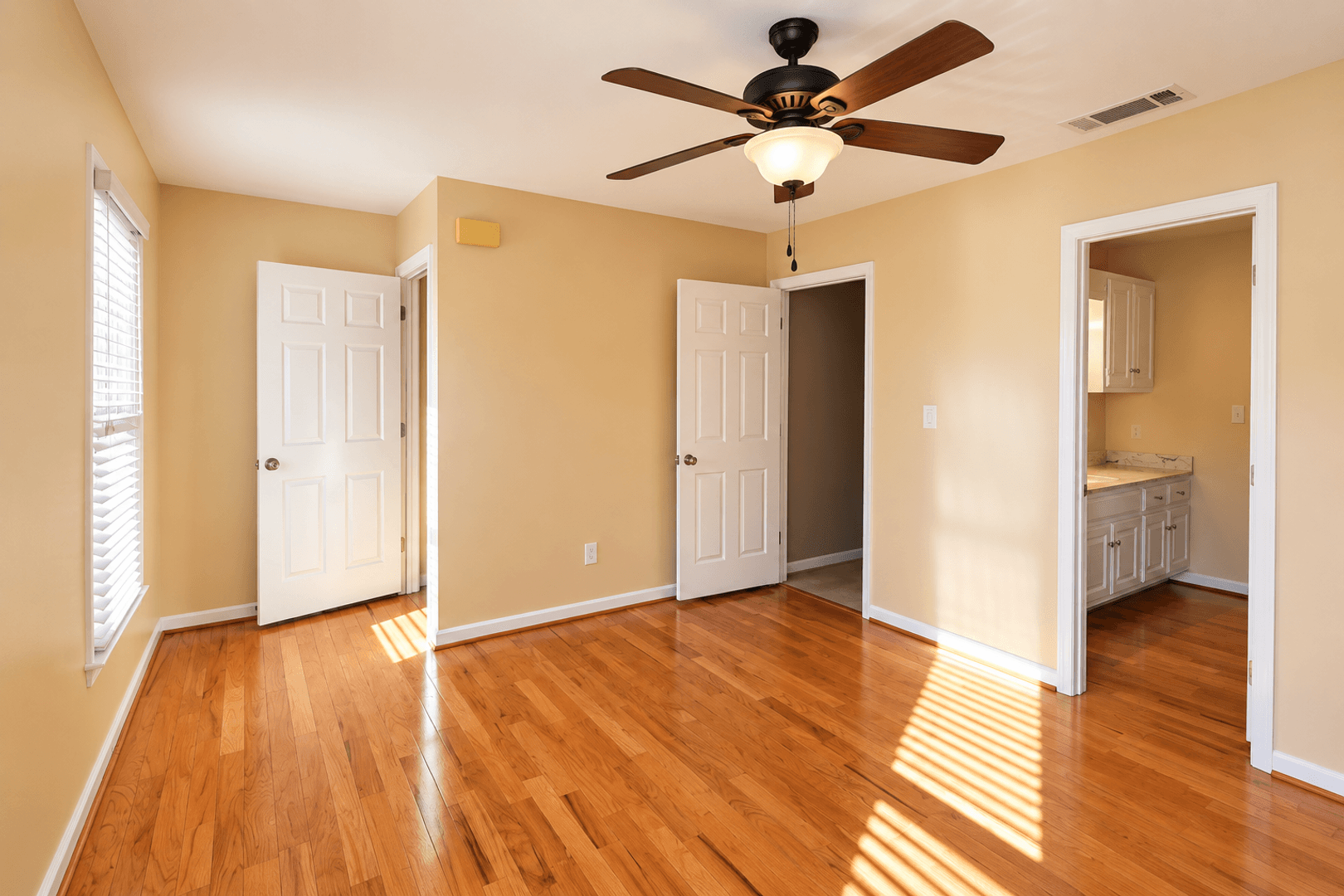 Rome Apartment: 311 E 2nd Ave