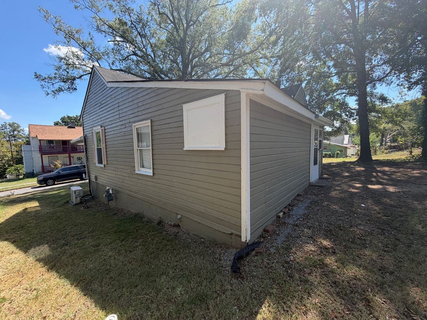 Rome House: 9 N McLin St SW