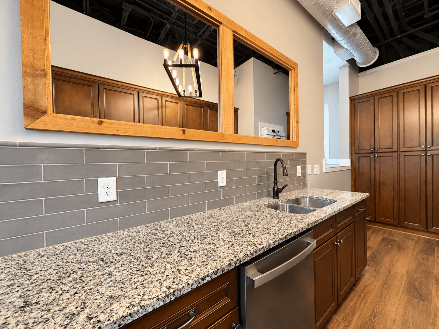 Rome Apartment: 425 Broad St