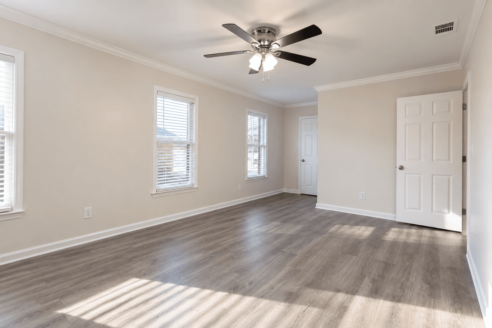 Rome Apartment: 311 E 2nd Ave