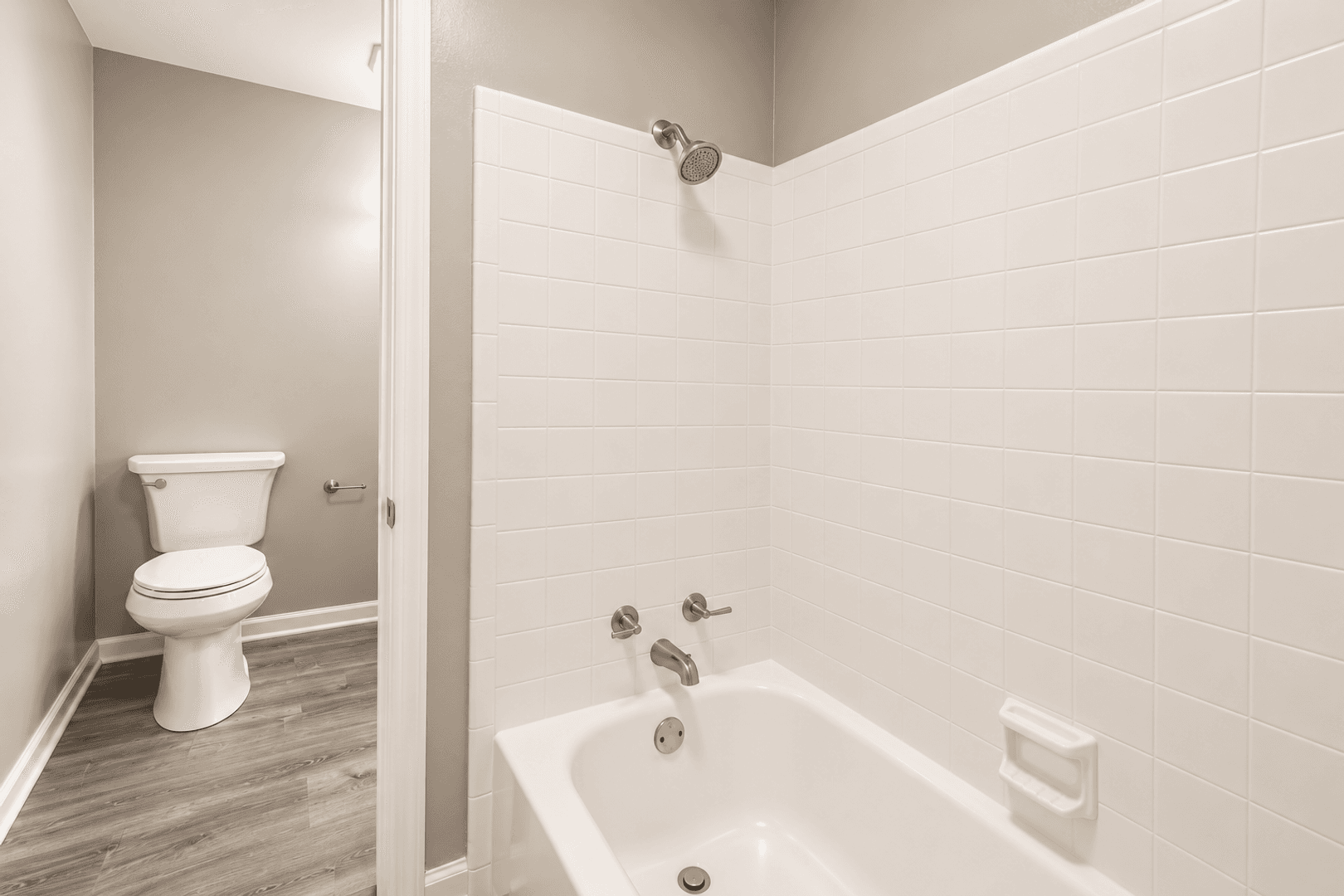 Rome Apartment: 311 E 2nd Ave